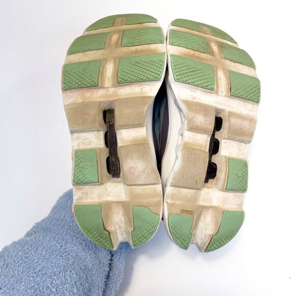 On Cloudmonster Running Shoes, size 7.5 Women - Picture 9 of 10